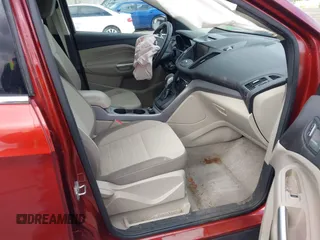 2014 Ford Escape SE z VIN 1FMCU9GX8EUB98766, wystawiony jako IAAI lot #42256143 z przebiegiem 64 074 mil mil oraz . Historia ofert i sprzedaży dostępna na DreamBid. Obrazek 5.