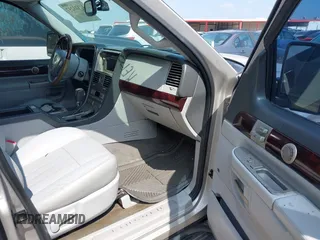 2004 Lincoln Aviator Luxury z VIN 5LMEU88H94ZJ34163, wystawiony jako IAAI lot #42333257 z przebiegiem 117 604 mil mil oraz . Historia ofert i sprzedaży dostępna na DreamBid. Obrazek 5.