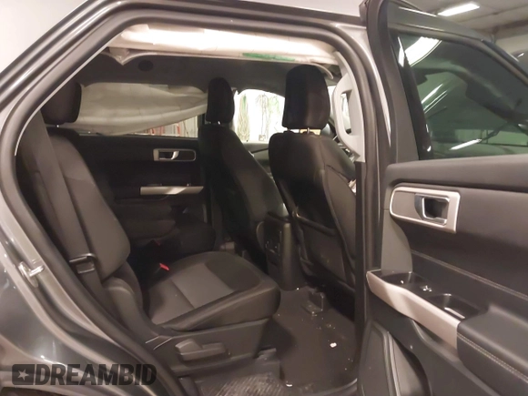 2023 Ford Explorer XLT with VIN 1FMSK8DH2PGB45913, listed as a IAAI auction lot 41701277 with 13,939 mi miles. Bid and sale history available at carsss.com. Image 8.