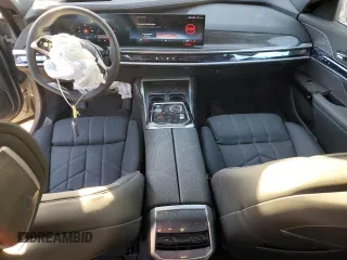 2024 BMW i7 eDrive50 z VIN WBY43EJ09RCR44541, wystawiony jako Copart lot #79568514 z przebiegiem 520 mil mil oraz Szkody całkowita. Historia ofert i sprzedaży dostępna na DreamBid. Obrazek 8.