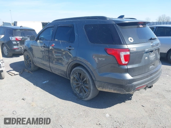 2017 Ford Explorer XLT z VIN 1FM5K7D8XHGB76500, wystawiony jako IAAI lot #41623014 z przebiegiem 149 171 mil mil oraz . Historia ofert i sprzedaży dostępna na DreamBid. Obrazek 3.