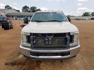 2019 Ford F-350 Lariat z VIN 1FT8W3CT5KEC67505, wystawiony jako Copart lot #58712455 z przebiegiem 198 476 mil mil oraz Czysty tytuł • Clean title. Historia ofert i sprzedaży dostępna na DreamBid. Obrazek 5.