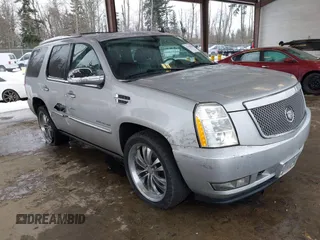 2011 Cadillac Escalade Premium z VIN 1GYS4CEF0BR127688, wystawiony jako IAAI lot #41559430 z przebiegiem 151 707 mil mil oraz . Historia ofert i sprzedaży dostępna na DreamBid. Obrazek 1.