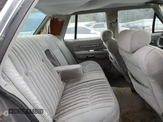 1985 Ford Crown Victoria z VIN 2FABP43F6FX102527, wystawiony jako Copart lot #71747574 z przebiegiem 50 249 mil mil oraz Nie do naprawy. Historia ofert i sprzedaży dostępna na DreamBid. Obrazek 10.