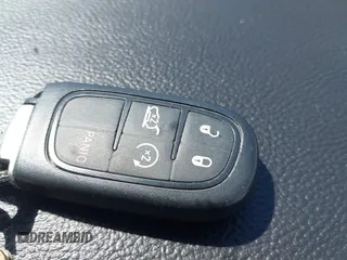 2019 Jeep Cherokee Limited z VIN 1C4PJLDB0KD396077, wystawiony jako IAAI lot #41972498 z przebiegiem 128 312 mil mil oraz . Historia ofert i sprzedaży dostępna na DreamBid. Obrazek 11.