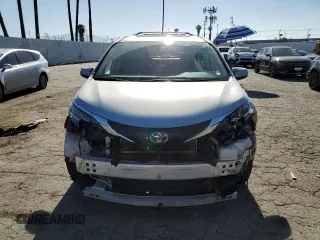 2021 Toyota Sienna XLE z VIN 5TDJRKEC8MS058563, wystawiony jako Copart lot #56932015 z przebiegiem 57 319 mil mil oraz Szkoda całkowita • Salvage title. Historia ofert i sprzedaży dostępna na DreamBid. Obrazek 5.