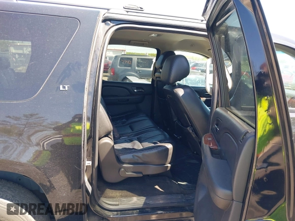 2012 Chevrolet Suburban LT with VIN 1GNSCJE09CR168533, listed as a IAAI auction lot 42142325 with 250,582 mi miles. Bid and sale history available at carsss.com. Image 8.