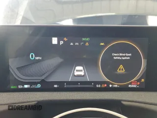 2024 Kia EV6 Wind z VIN KNDC3DLC2R5198937, wystawiony jako Copart lot #46272935 z przebiegiem 45 442 mil mil oraz Szkoda całkowita • Salvage title. Historia ofert i sprzedaży dostępna na DreamBid. Obrazek 9.