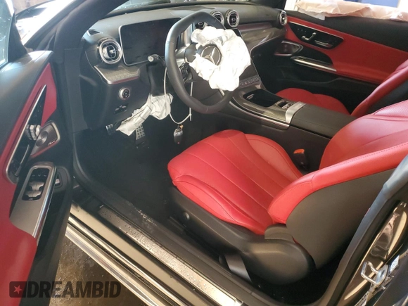 2024 Mercedes-Benz CLE 300 z VIN W1KMK4HB1RF026146, wystawiony jako Copart lot #84595634 z przebiegiem Nie podano mil oraz Szkoda całkowita • Salvage title. Historia ofert i sprzedaży dostępna na DreamBid. Obrazek 8.
