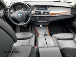 2012 BMW X5 35i z VIN 5UXZV4C5XCL752071, wystawiony jako Copart lot #56623145 z przebiegiem 180 161 mil mil oraz Czysty tytuł • Clean title. Historia ofert i sprzedaży dostępna na DreamBid. Obrazek 8.