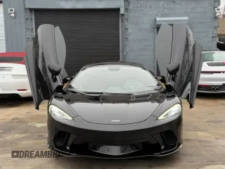 2023 McLaren GT z VIN SBM22GCA3PW002548, wystawiony jako Copart lot #52157855 z przebiegiem 779 mil mil oraz Szkody całkowita. Historia ofert i sprzedaży dostępna na DreamBid. Obrazek 10.