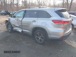 2018 Toyota Highlander LE with VIN 5TDBZRFH7JS839416, listed as a IAAI auction lot 41903167 with 97,420 mi miles and . Bid and sale history available at DreamBid. Image 3.