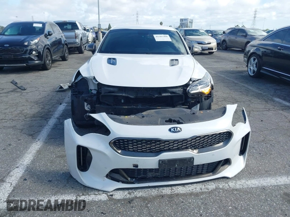 2020 Kia Stinger GT with VIN KNAE35LC1L6083081, listed as a IAAI auction lot 41587406 with 127,877 mi miles. Bid and sale history available at carsss.com. Image 13.