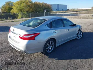 2016 Nissan Altima 2.5 S with VIN 1N4AL3APXGN347668, listed as a IAAI auction lot 40896051 with 166,232 mi miles. Bid and sale history available at carsss.com. Image 4.
