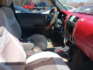 2005 Chevrolet Colorado 1SE LS Z71 with VIN 1GCDS136758122834, listed as a IAAI auction lot 41779432 with 252,028 mi miles. Bid and sale history available at carsss.com. Image 5.