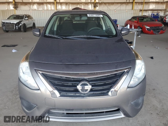 2016 Nissan Versa S z VIN 3N1CN7AP6GL884240, wystawiony jako Copart lot #63071695 z przebiegiem 48 761 mil mil oraz Czysty tytuł • Clean title. Historia ofert i sprzedaży dostępna na DreamBid. Obrazek 5.