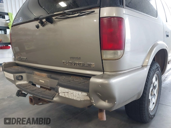 2002 Chevrolet Blazer LS z VIN 1GNDT13WX2K182268, wystawiony jako IAAI lot #41872743 z przebiegiem 135 008 mil mil oraz . Historia ofert i sprzedaży dostępna na DreamBid. Obrazek 6.
