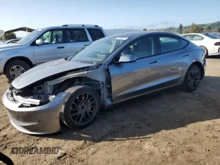 2025 Tesla Model 3 Long Range z VIN 5YJ3E1EA6SF889235, wystawiony jako Copart lot #49789635 z przebiegiem 8 119 mil mil oraz Szkoda całkowita • Salvage title. Historia ofert i sprzedaży dostępna na DreamBid. Obrazek 1.