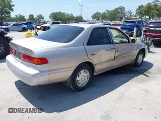 2000 Toyota Camry CE z VIN 4T1BG22K5YU972322, wystawiony jako IAAI lot #42098429 z przebiegiem 122 351 mil mil oraz . Historia ofert i sprzedaży dostępna na DreamBid. Obrazek 4.