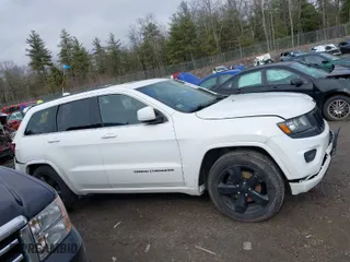 2015 Jeep Grand Cherokee Altitude with VIN 1C4RJFAG4FC942885, listed as a IAAI auction lot 41952356 with 233,276 mi miles. Bid and sale history available at carsss.com. Image 14.