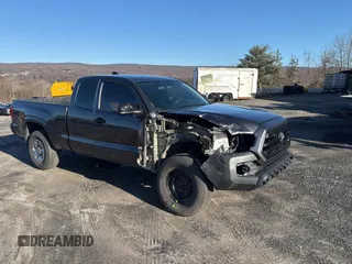 2017 Toyota Tacoma SR z VIN 5TFSX5EN5HX057836, wystawiony jako Copart lot #50420295 z przebiegiem 77 100 mil mil oraz Szkoda całkowita • Salvage title. Historia ofert i sprzedaży dostępna na DreamBid. Obrazek 1.