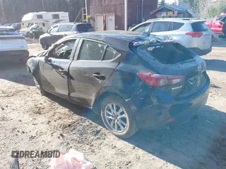 2015 Mazda 3 i Grand Touring z VIN JM1BM1M70F1234359, wystawiony jako IAAI lot #40858311 z przebiegiem 125 707 mil mil oraz . Historia ofert i sprzedaży dostępna na DreamBid. Obrazek 3.