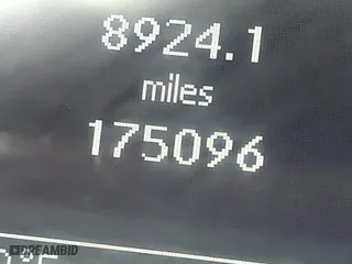 2011 Mercedes-Benz E-Class E 350 Luxury with VIN WDDHF8HB4BA466104, listed as a IAAI auction lot 41957839 with 175,096 mi miles. Bid and sale history available at carsss.com. Image 7.