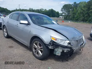 2012 Lincoln MKS z VIN 1LNHL9DR9CG800276, wystawiony jako IAAI lot #42322245 z przebiegiem 212 437 mil mil oraz . Historia ofert i sprzedaży dostępna na DreamBid. Obrazek 1.