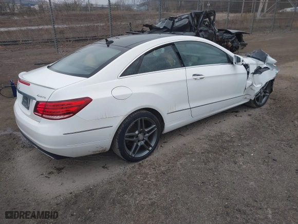 2015 Mercedes-Benz E-Class E 400 with VIN WDDKJ6HB7FF294796, listed as a IAAI auction lot 41800037 with 77,656 mi miles. Bid and sale history available at carsss.com. Image 4.