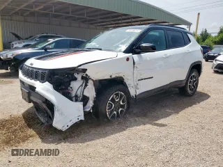 2025 Jeep Compass Trailhawk z VIN 3C4NJDDN0ST536839, wystawiony jako Copart lot #63081625 z przebiegiem 13 129 mil mil oraz Szkoda całkowita • Salvage title. Historia ofert i sprzedaży dostępna na DreamBid. Obrazek 1.