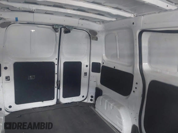 2017 Nissan NV200 S z VIN 3N6CM0KN3HK708335, wystawiony jako IAAI lot #41713394 z przebiegiem 139 215 mil mil oraz . Historia ofert i sprzedaży dostępna na DreamBid. Obrazek 8.