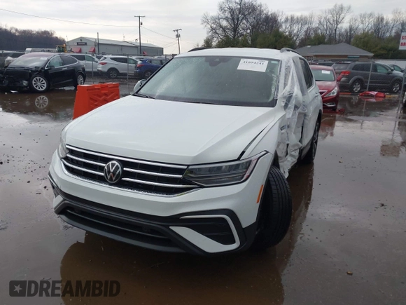 2024 Volkswagen Tiguan S with VIN 3VVFB7AX2RM092023, listed as a IAAI auction lot 41894241 with 10,395 mi miles and . Bid and sale history available at DreamBid. Image 18.