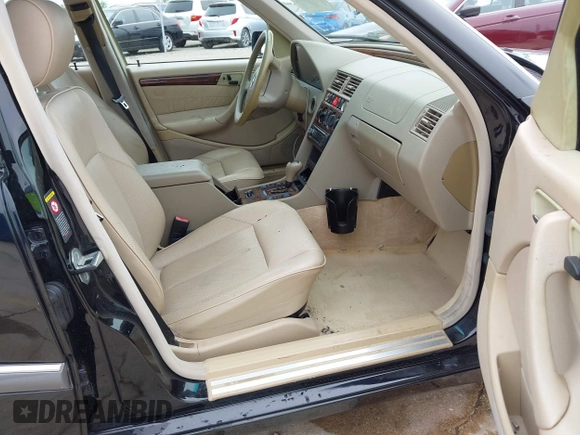 2000 Mercedes-Benz C 230 Kompressor z VIN WDBHA24G9YA851219, wystawiony jako IAAI lot #42392855 z przebiegiem 119 588 mil mil oraz . Historia ofert i sprzedaży dostępna na DreamBid. Obrazek 5.