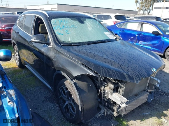 2018 BMW X1 sDrive28i with VIN WBXHU7C39J5L07129, listed as a IAAI auction lot 41472014 with 56,486 mi miles. Bid and sale history available at carsss.com. Image 1.