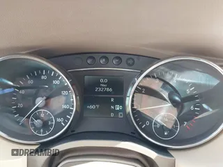 2009 Mercedes-Benz R 3.5L with VIN 4JGCB65E49A098144, listed as a IAAI auction lot 42027237 with 232,786 mi miles. Bid and sale history available at carsss.com. Image 7.