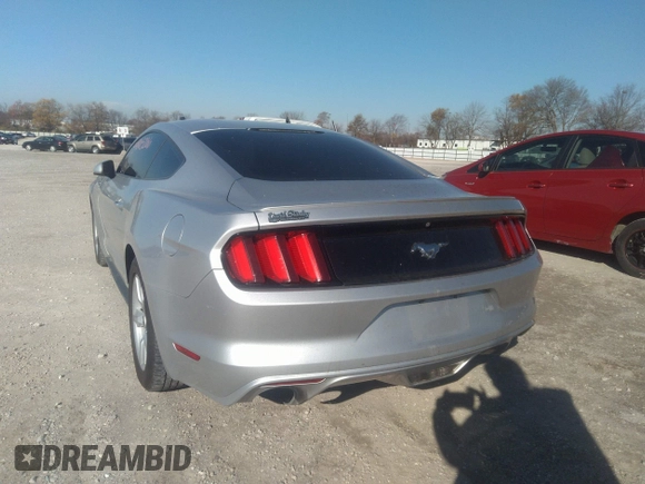 2015 Ford Mustang EcoBoost z VIN 1FA6P8TH7F5386066, wystawiony jako IAAI lot #34865266 z przebiegiem 113 862 mil mil oraz . Historia ofert i sprzedaży dostępna na DreamBid. Obrazek 3.