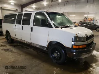 2005 Chevrolet Express Passenger with VIN 1GAHG39U451202405, listed as a Copart auction lot 45713255 with 488,178 mi miles and Salvage title. Bid and sale history available at DreamBid. Image 4.