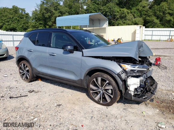 2021 Volvo XC40 with VIN YV4ED3UR8M2545326, listed as a Copart auction lot 62472553 with 27,385 mi miles. Bid and sale history available at carsss.com. Image 4.