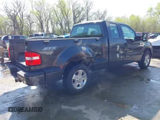 2006 Ford F-150 STX z VIN 1FTRX02W56KB40160, wystawiony jako IAAI lot #41992886 z przebiegiem 107 910 mil mil oraz . Historia ofert i sprzedaży dostępna na DreamBid. Obrazek 4.