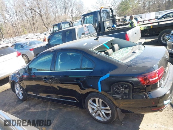 2017 Volkswagen Jetta SEL z VIN 3VWL17AJ5HM246543, wystawiony jako IAAI lot #41650614 z przebiegiem 112 168 mil mil oraz . Historia ofert i sprzedaży dostępna na DreamBid. Obrazek 14.
