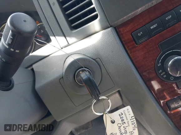 2005 Jeep Grand Cherokee Limited with VIN 1J4HR58N85C631004, listed as a IAAI auction lot 42320652 with 106,456 mi miles and . Bid and sale history available at DreamBid. Image 11.