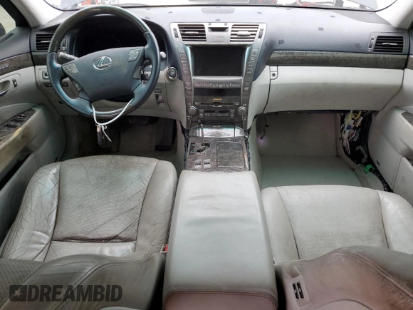2009 Lexus LS 460 z VIN JTHCL46F995000410, wystawiony jako Copart lot #65979874 z przebiegiem 152 999 mil mil oraz Szkoda całkowita • Salvage title. Historia ofert i sprzedaży dostępna na DreamBid. Obrazek 8.