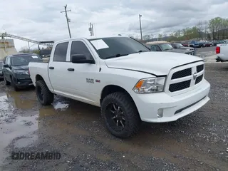 2017 Ram 1500 Express z VIN 3C6RR7KT2HG618335, wystawiony jako IAAI lot #41971428 z przebiegiem 142 308 mil mil oraz . Historia ofert i sprzedaży dostępna na DreamBid. Obrazek 1.