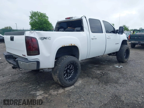 2010 GMC Sierra 1500 SLT z VIN 3GTRKWE35AG157530, wystawiony jako IAAI lot #42200182 z przebiegiem Nie podano mil oraz . Historia ofert i sprzedaży dostępna na DreamBid. Obrazek 4.