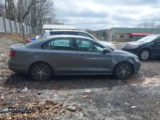 2016 Volkswagen Jetta Sport z VIN 3VWD17AJ7GM225289, wystawiony jako IAAI lot #41978267 z przebiegiem 142 556 mil mil oraz . Historia ofert i sprzedaży dostępna na DreamBid. Obrazek 13.