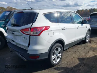 2014 Ford Escape SE with VIN 1FMCU0GX0EUE35004, listed as a IAAI auction lot 40811631 with 126,464 mi miles. Bid and sale history available at carsss.com. Image 4.