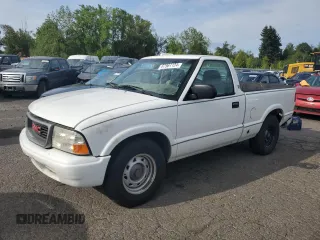 2002 GMC Sonoma SL with VIN 1GTCS145828259598, listed as a Copart auction lot 67961124 with 183,710 mi miles and Salvage Title. Bid and sale history available at carsss.com. Image 1.