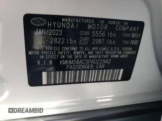 2023 Hyundai Ioniq 6 Preferred z VIN KMHM34AC5PA022942, wystawiony jako Copart lot #76087113 z przebiegiem 396 mil mil oraz . Historia ofert i sprzedaży dostępna na DreamBid. Obrazek 13.