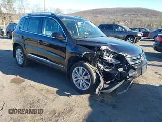2014 Volkswagen Tiguan S z VIN WVGBV3AX4EW581302, wystawiony jako IAAI lot #41033175 z przebiegiem 69 791 mil mil oraz . Historia ofert i sprzedaży dostępna na DreamBid. Obrazek 1.