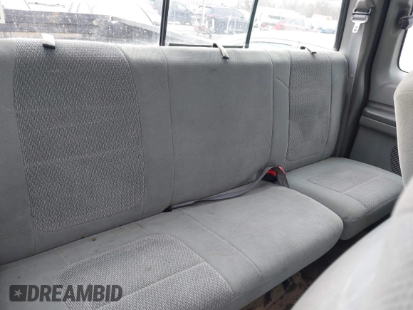 2004 Ford F-250 XL z VIN 1FTNX21L24EB47242, wystawiony jako IAAI lot #41693622 z przebiegiem 117 411 mil mil oraz . Historia ofert i sprzedaży dostępna na DreamBid. Obrazek 8.